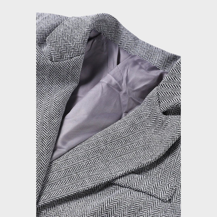 Каролина – Мощен Триделен Костюм