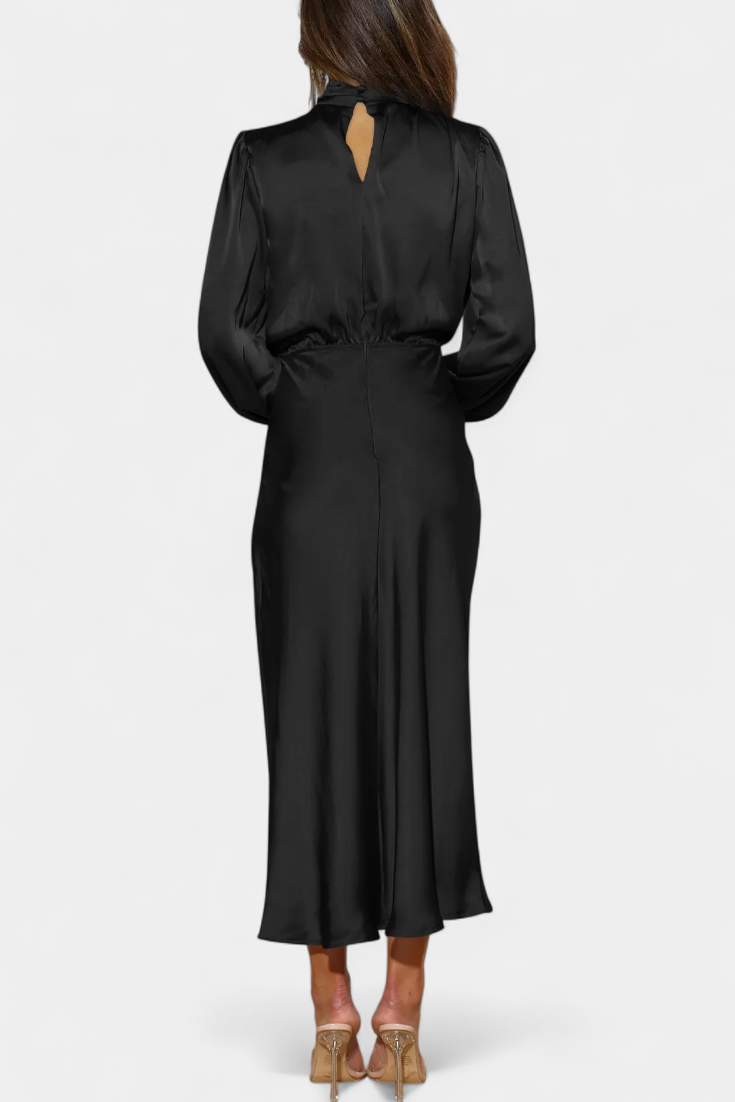 Мария Макси Рокля с Висок Яка и Цветни Детайли