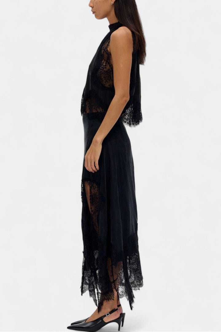 Нада Миди Пола с Дантелени Детайли и Асиметричен Подгъв