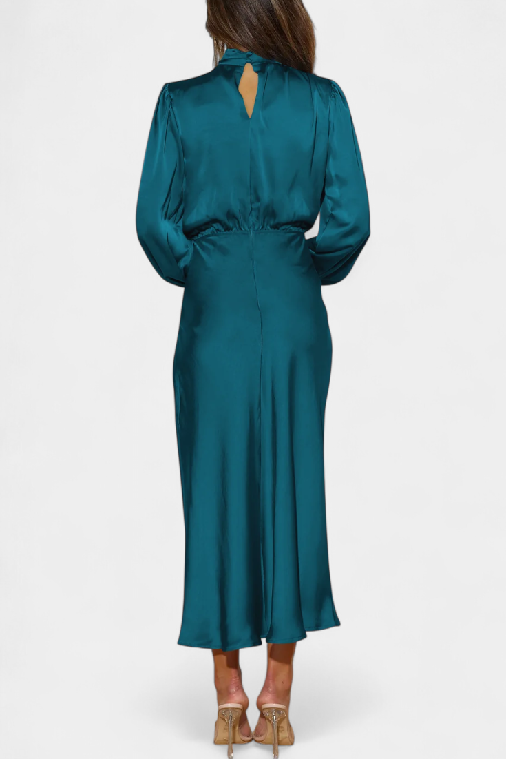 Мария Макси Рокля с Висок Яка и Цветни Детайли