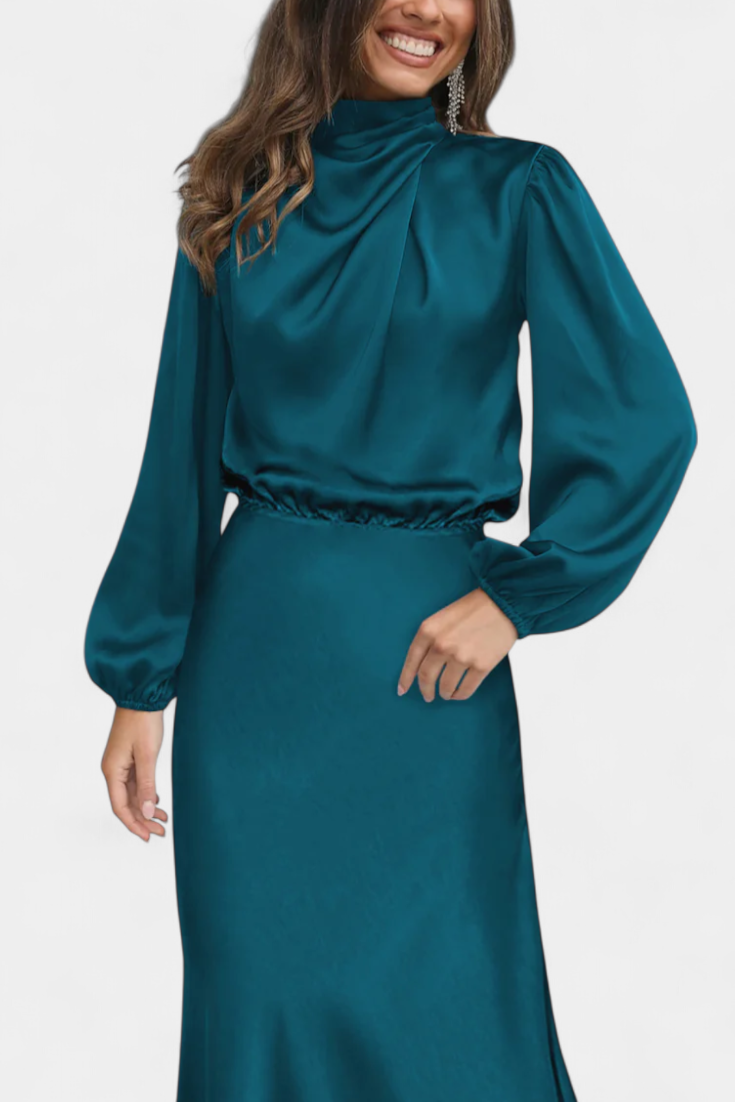 Мария Макси Рокля с Висок Яка и Цветни Детайли