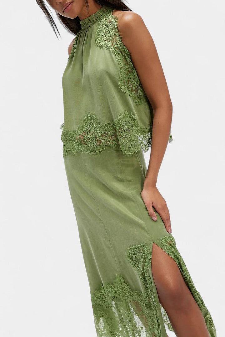 Нада Миди Пола с Дантелени Детайли и Асиметричен Подгъв